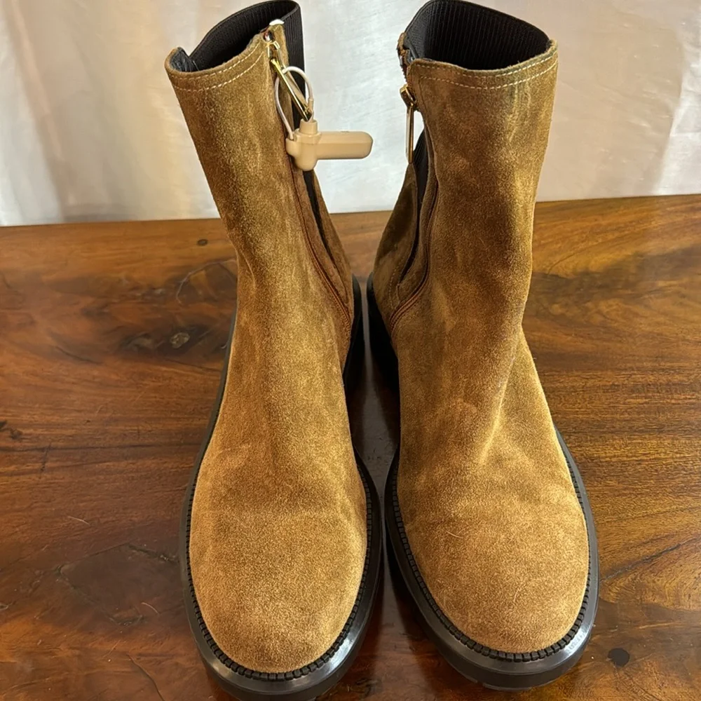 NEW!! Aquatalia Women’s Lauda Weatherproof Chelsea Ankle Boot Bootie, Suede - Picture 3 of 5